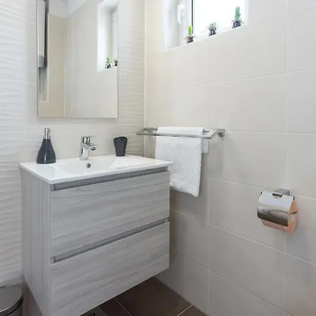 Kiara Guest house Punat