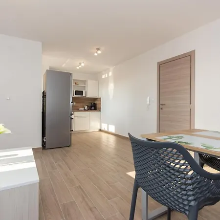Kiara 4*
