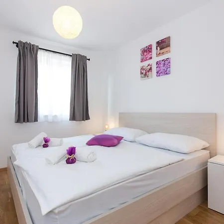 Kiara Guest house
